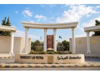 مجلس أمناء جامعة البترا يستهل اجتماعه بالوقوف دقيقة صمت على أرواح شهداء الكرك
