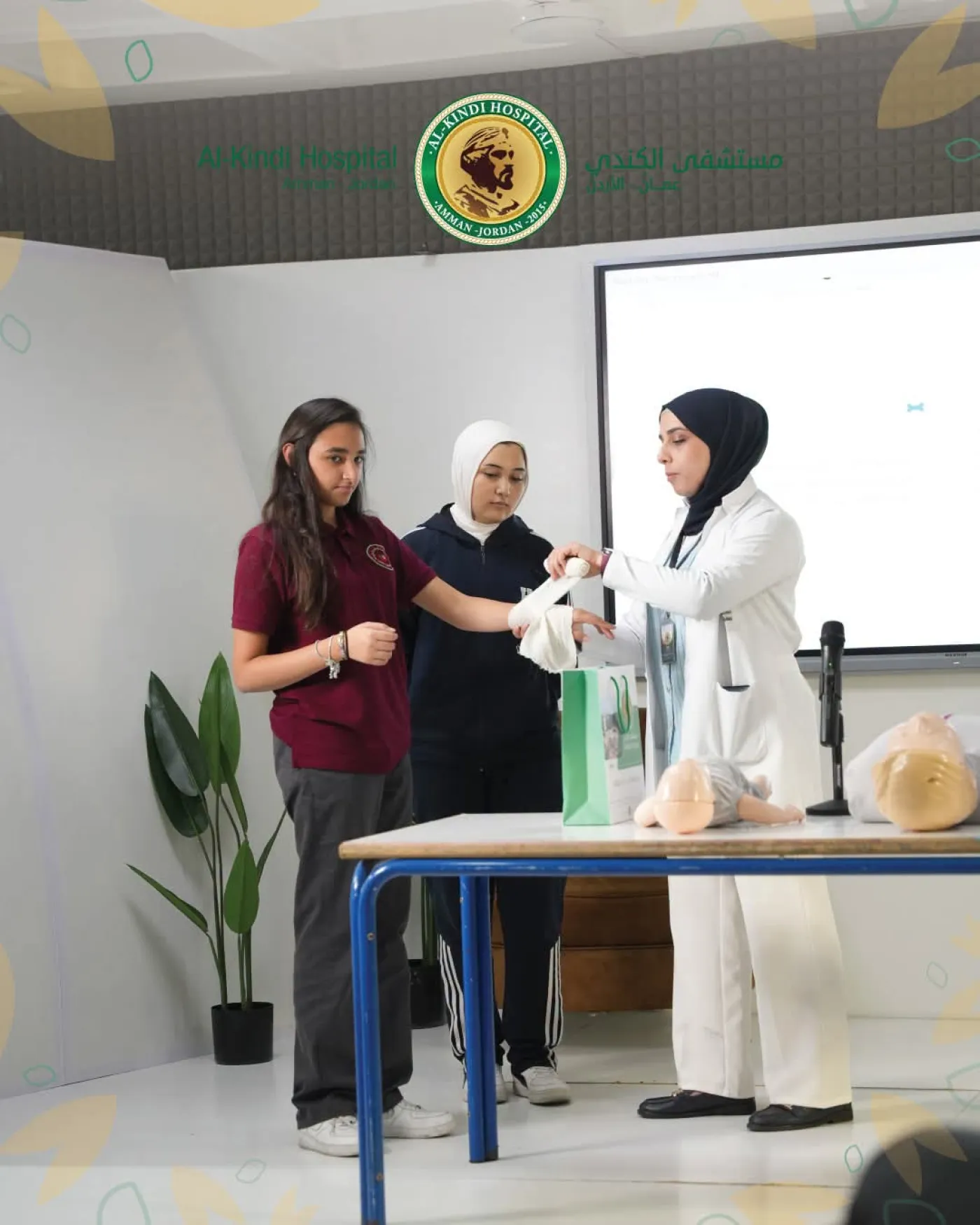 مستشفى الكندي ينظم محاضرة حول الاسعافات الأولية في مدارس الحكمة للإناث 