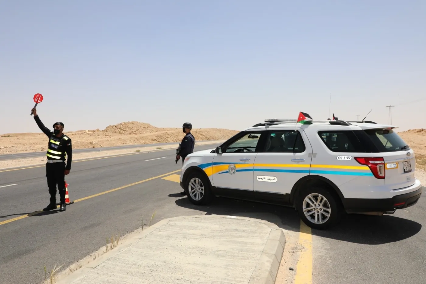 استهتار بالارواح.. ضبط ديانا تقل 35 راكباً
